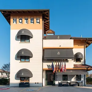 Hotel Small Royal Rc12 ***
